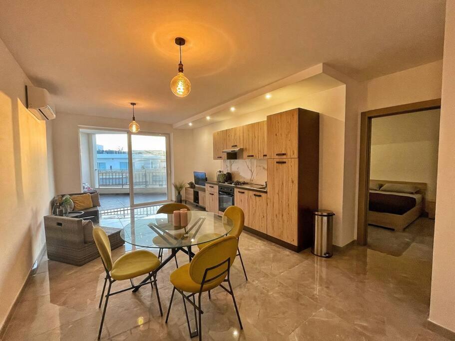 Modern 1 Bedroom Apartment 400M Away From The Sea St. Paul's Bay Exterior photo